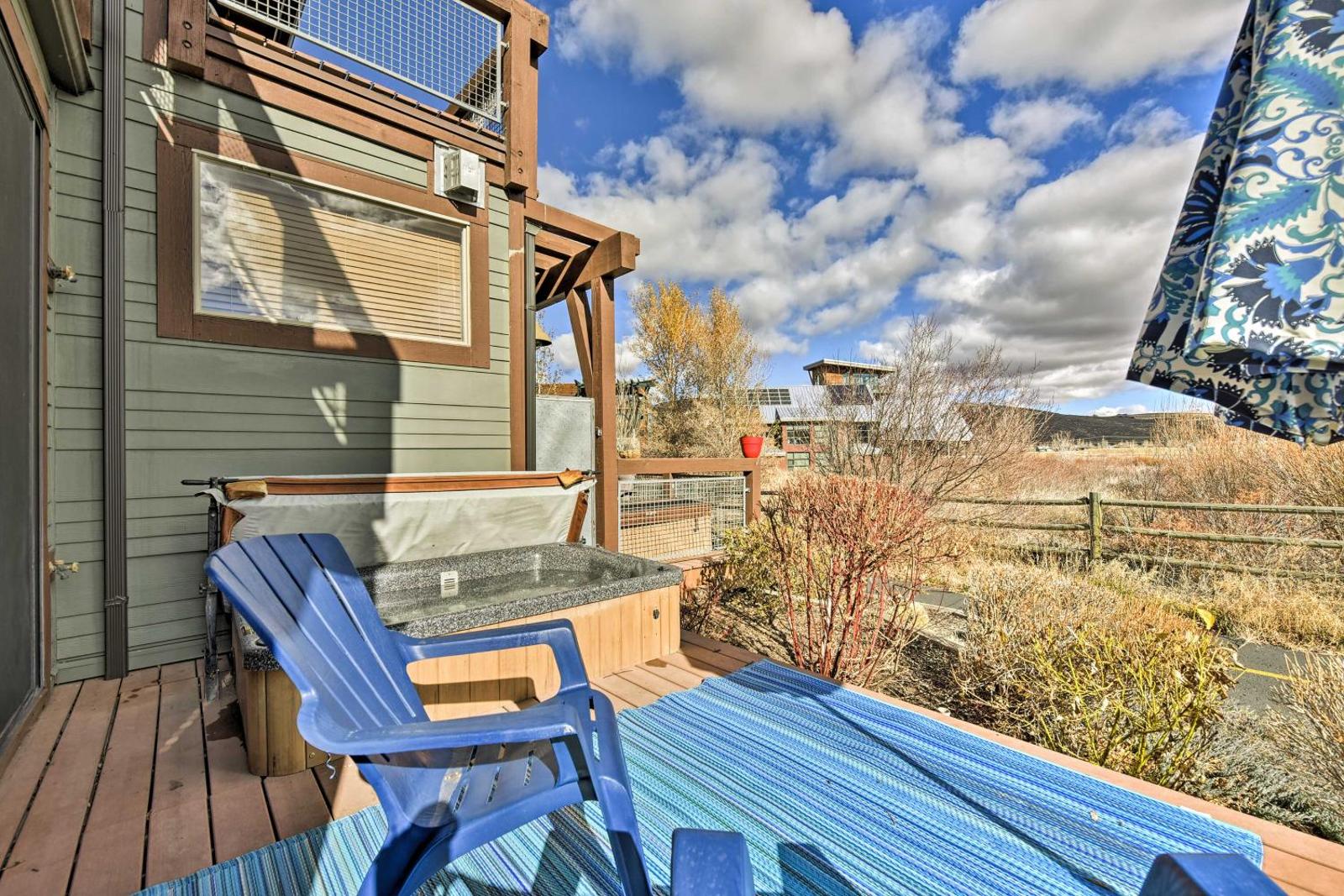 Cozy Townhome w/Mtn Views 6 Mi. to Park City Main image 1